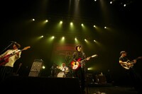 クリープハイプ「ストリップ歌小屋」の様子。