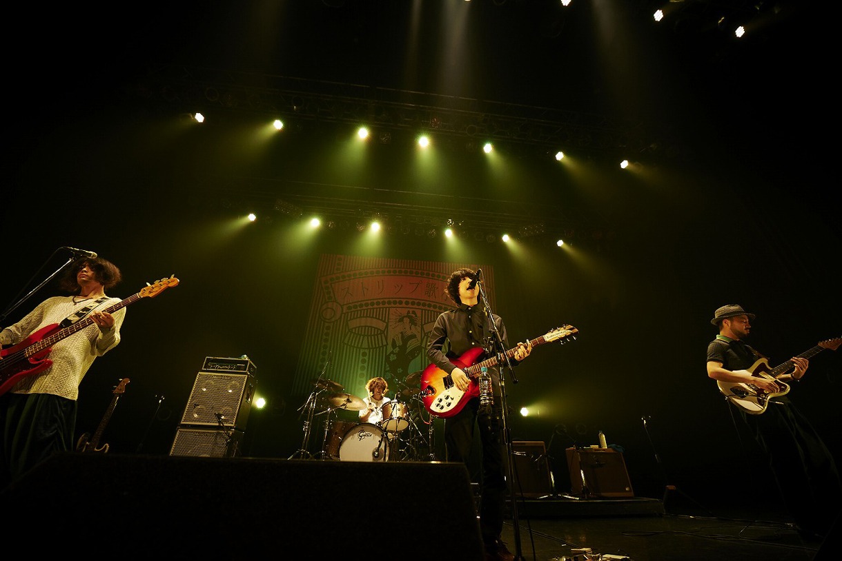 クリープハイプ「ストリップ歌小屋」の様子。