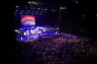 クリープハイプ「ストリップ歌小屋」の様子。