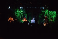 ふくろうず「マジックモーメントツアー」京都・磔磔公演の様子。