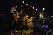 ふくろうず「マジックモーメントツアー」京都・磔磔公演の様子。