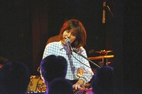 内田万里（Vo, Key）