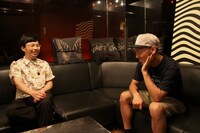 写真左から浜野謙太（在日ファンク）、田我流。