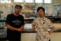 写真左から田我流、浜野謙太（在日ファンク）。