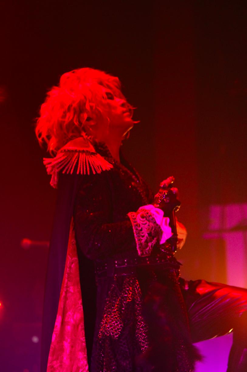 「KAMIJO -First Live in Japan-The Empire of Vampire」でのKAMIJO。