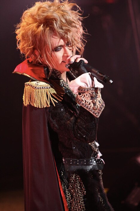 「KAMIJO -First Live in Japan-The Empire of Vampire」でのKAMIJO。