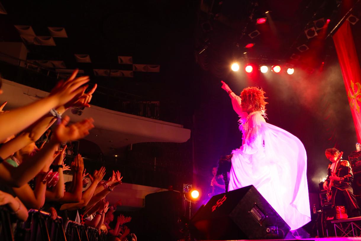 「KAMIJO -First Live in Japan-The Empire of Vampire」の様子。