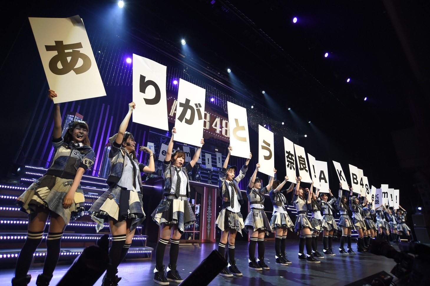 AKB48全国ツアー2014「あなたがいてくれるから。~残り27都道府県で会いましょう~」奈良・なら100年会館公演の様子。（c）AKS