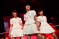 今週の人気画像4位は「生駒、柏木＆渡辺従え『制服のマネキン』披露」より、AKB48全国ツアー2014「あなたがいてくれるから。～残り27都道府県で会いましょう～」滋賀・滋賀県立芸術劇場 びわ湖ホール公演の様子。 (c)AKS