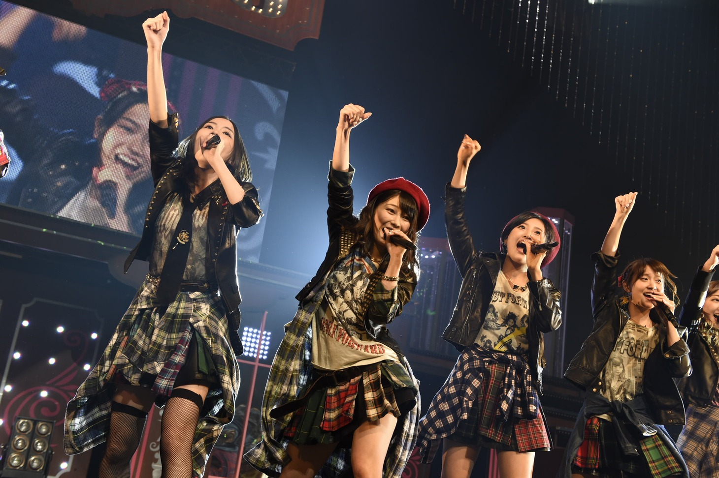 AKB48全国ツアー2014「あなたがいてくれるから。~残り27都道府県で会いましょう~」奈良・なら100年会館公演の様子。（c）AKS