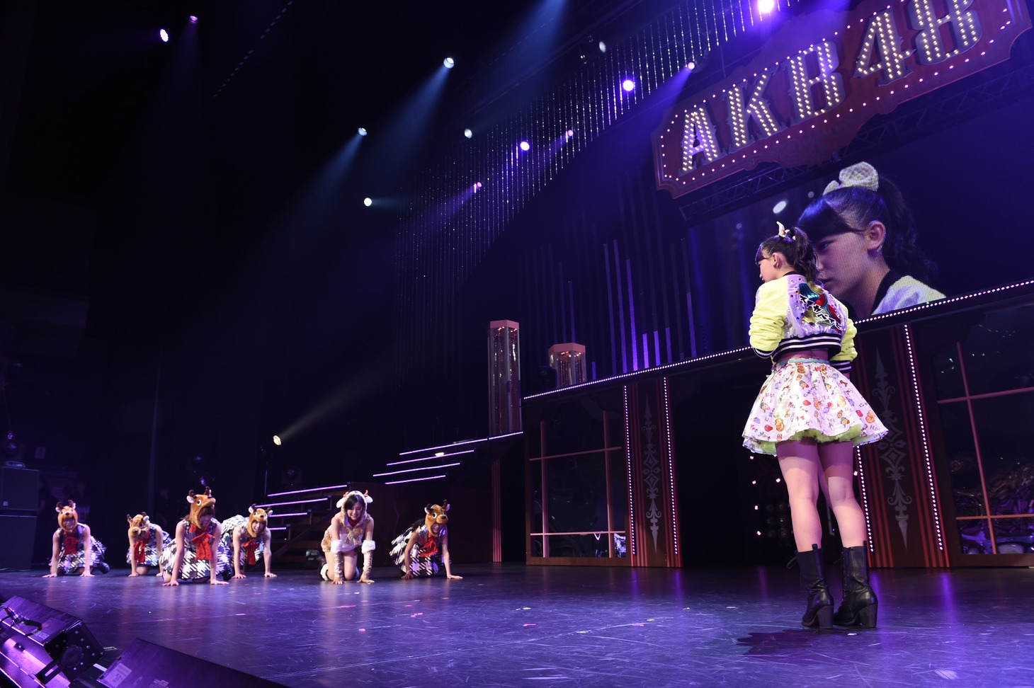 AKB48全国ツアー2014「あなたがいてくれるから。~残り27都道府県で会いましょう~」奈良・なら100年会館公演の様子。（c）AKS