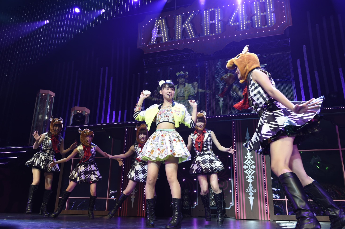 AKB48全国ツアー2014「あなたがいてくれるから。~残り27都道府県で会いましょう~」奈良・なら100年会館公演の様子。（c）AKS