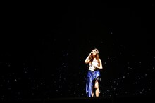 JUJU「JUJU HALL TOUR 2014～DOOR～」国際フォーラム公演の模様。