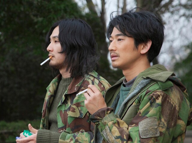 映画「まほろ駅前狂騒曲」のワンシーン。(c)2014『まほろ駅前狂騒曲』製作委員会