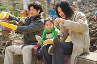 映画「まほろ駅前狂騒曲」のワンシーン。(c)2014『まほろ駅前狂騒曲』製作委員会
