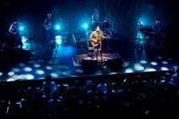 堀込泰行「YASUYUKI HORIGOME LIVE2014」東京公演の様子。（撮影：立脇卓）