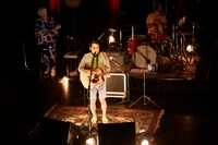 堀込泰行「YASUYUKI HORIGOME LIVE2014」東京公演の様子。（撮影：立脇卓）