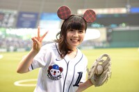 笑顔＋コアラ耳の南波投手。