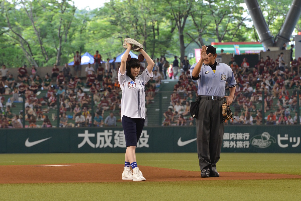大きく振りかぶる南波投手。