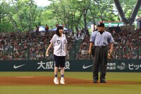 投球を途中で止めてしまった南波投手。