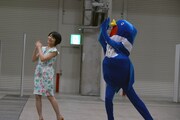 社交ダンスを披露する市來玲奈。