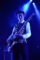 稲見喜彦（B, Vo, Syn）（撮影：橋本塁 [SOUND SHOOTER]）