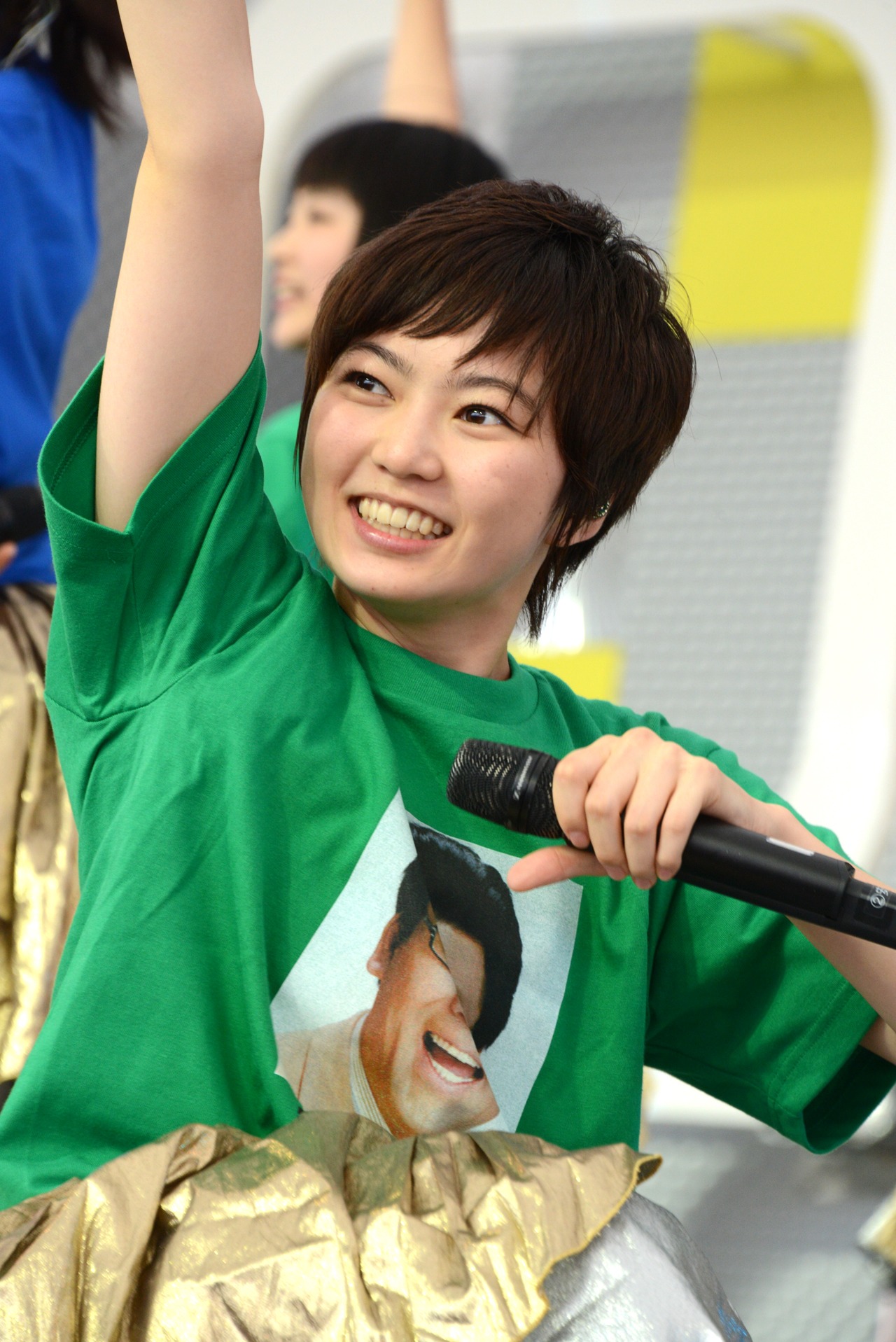 安本彩花