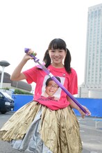 シャボン玉製造機を持った中山莉子。