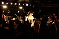WHITE ASH「メジャー移籍1周年記念ワンマンライブ『N.1』」の様子。（撮影：後藤倫人）