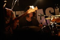 剛（Dr）（撮影：後藤倫人）