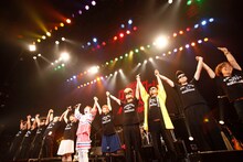 「極東ロックンロール・ハイスクール 第弍章 #42 ニューロティカ vs PUFFY vs 氣志團 ～ワンナイト・ネホリーナ・ハホリーナ・ナボリーナ・カーニバル～」赤坂BLITZ公演の様子。