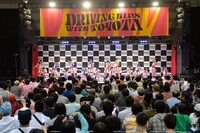 AKB48チーム8「DRIVING KIDS FES. in FUKUSHIMA」でのパフォーマンスの様子。 (c)AKS