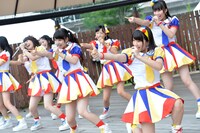 AKB48チーム8「第64回前橋七夕まつり」でのパフォーマンスの様子。 (c)AKS