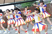 AKB48チーム8「第64回前橋七夕まつり」でのパフォーマンスの様子。 (c)AKS