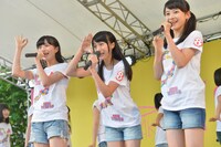 AKB48チーム8「AKB48 Team 8 in UHB」でのパフォーマンスの様子。 (c)AKS