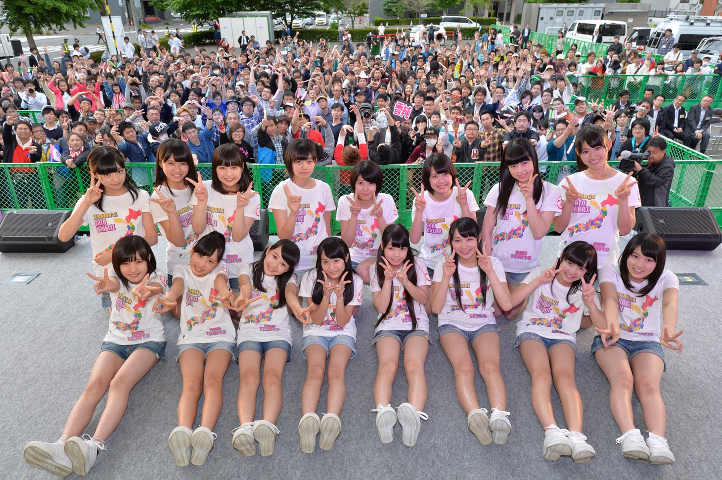 AKB48チーム8「AKB48 Team 8 in UHB」でのパフォーマンスの様子。 (c)AKS
