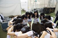 AKB48チーム8「信州夢街道フェスタ2014」でのパフォーマンスの様子。 (c)AKS