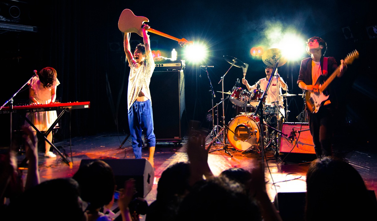 テスラは泣かない。「『TESLA doesn't know how to cry.』release tour」東京・WWW公演の様子。