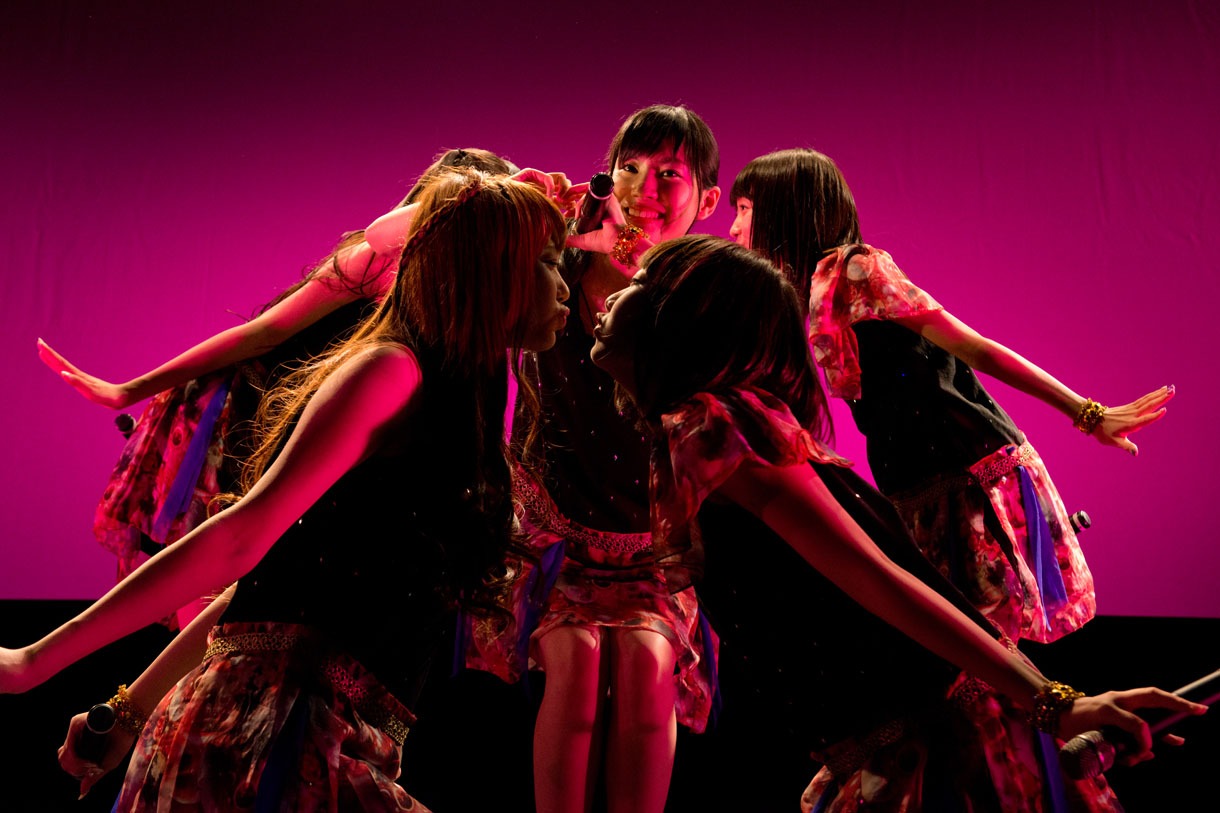 夢みるアドレセンス「NEWシングル発売記念！日本青年館・前夜祭公演」ライブの様子。