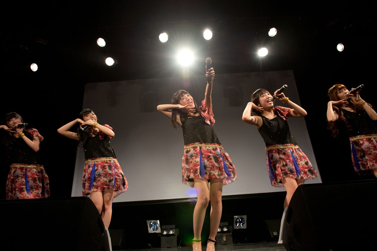 夢みるアドレセンス「NEWシングル発売記念！日本青年館・前夜祭公演」ライブの様子。