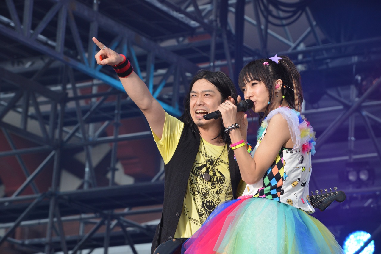LiSA「LiVE is Smile Always ～LiSAMMERLAND～」の様子。