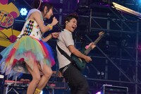 LiSA「LiVE is Smile Always ～LiSAMMERLAND～」の様子。