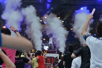 LiSA「LiVE is Smile Always ～LiSAMMERLAND～」の様子。