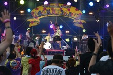 LiSA「LiVE is Smile Always ～LiSAMMERLAND～」の様子。