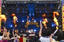 LiSA「LiVE is Smile Always ～LiSAMMERLAND～」の様子。