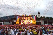 LiSA「LiVE is Smile Always ～LiSAMMERLAND～」の様子。