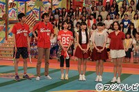 チーム広島として嵐に対決に挑むアンガールズ、西脇彩華（9nine）、Perfume。