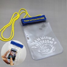 MAN WITH A MISSIONサマーキャンペーンにてプレゼントされる特製フェスポーチ。