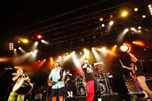 「極東ロックンロール・ハイスクール 第弍章 #43 MONGOL800 vs 氣志團 ～モンパチとドンパチ!! ナハッ！ナハッ！ナハッ！～」ミュージックタウン音市場公演の様子。