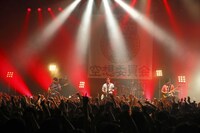 空想委員会「空想委員会メジャーデビュー記念ワンマンライブツアー『空想進化論の証明』」東京・赤坂BLITZ公演の様子。